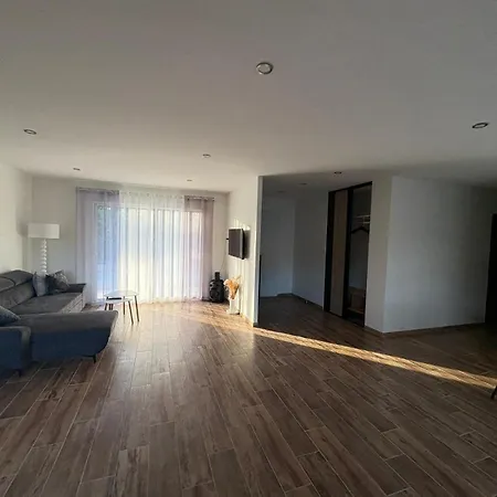Grande Maison Neuve 8-9 Personnes Climatise Vakantiehuis Ludies